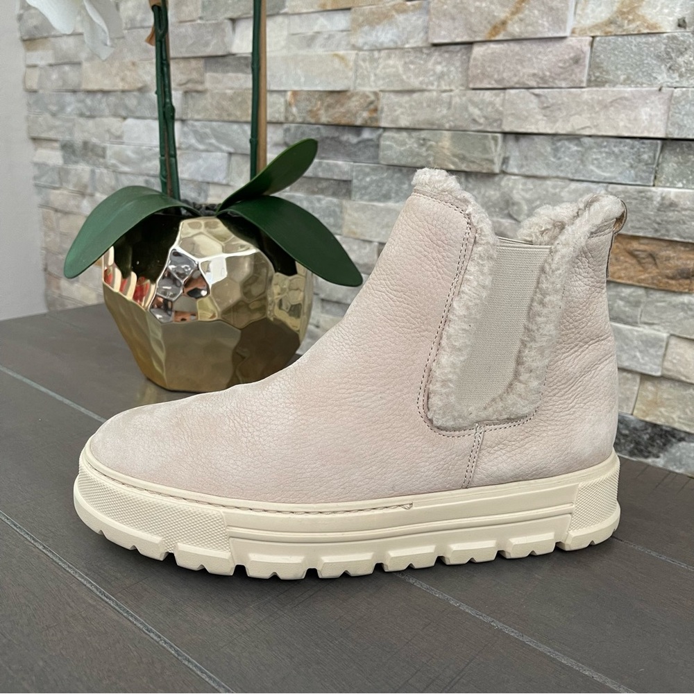 NWOB Paul Green ankle boots lined GRAINED NUBUK ALMOND